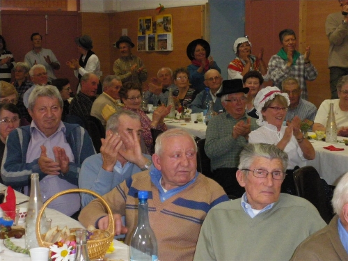 20111030-Petit-Tour-Auvergne-Pour-Anciens-2-Repas